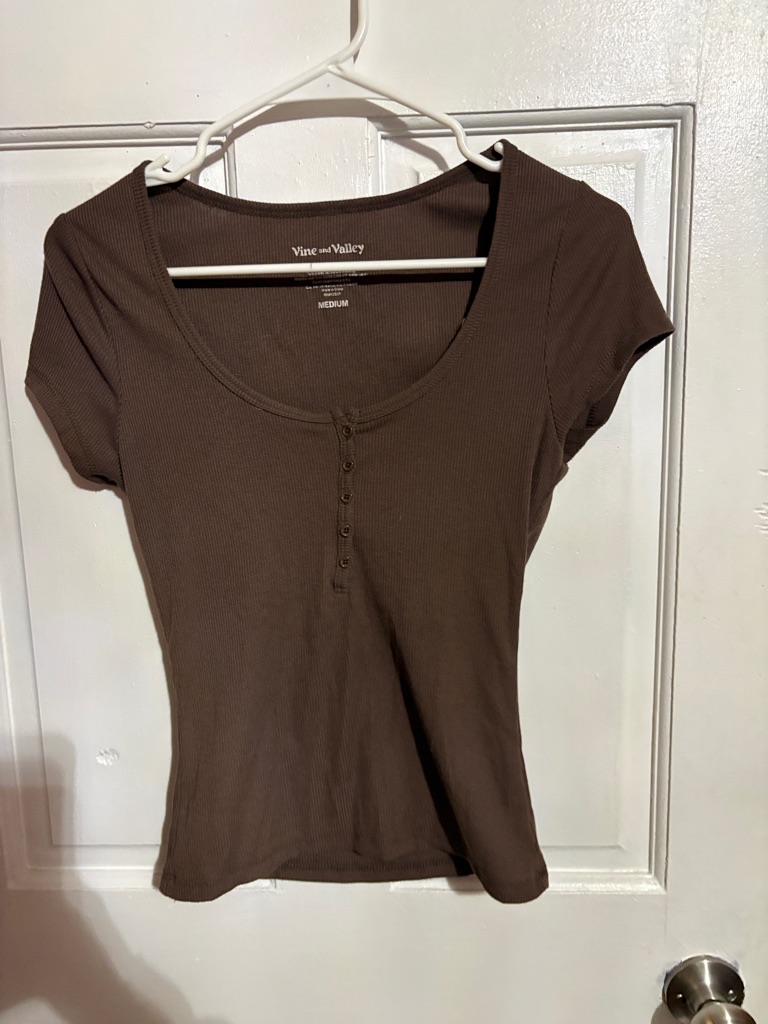 Women's Scoop Neck Ribbed Henley Top Brown
